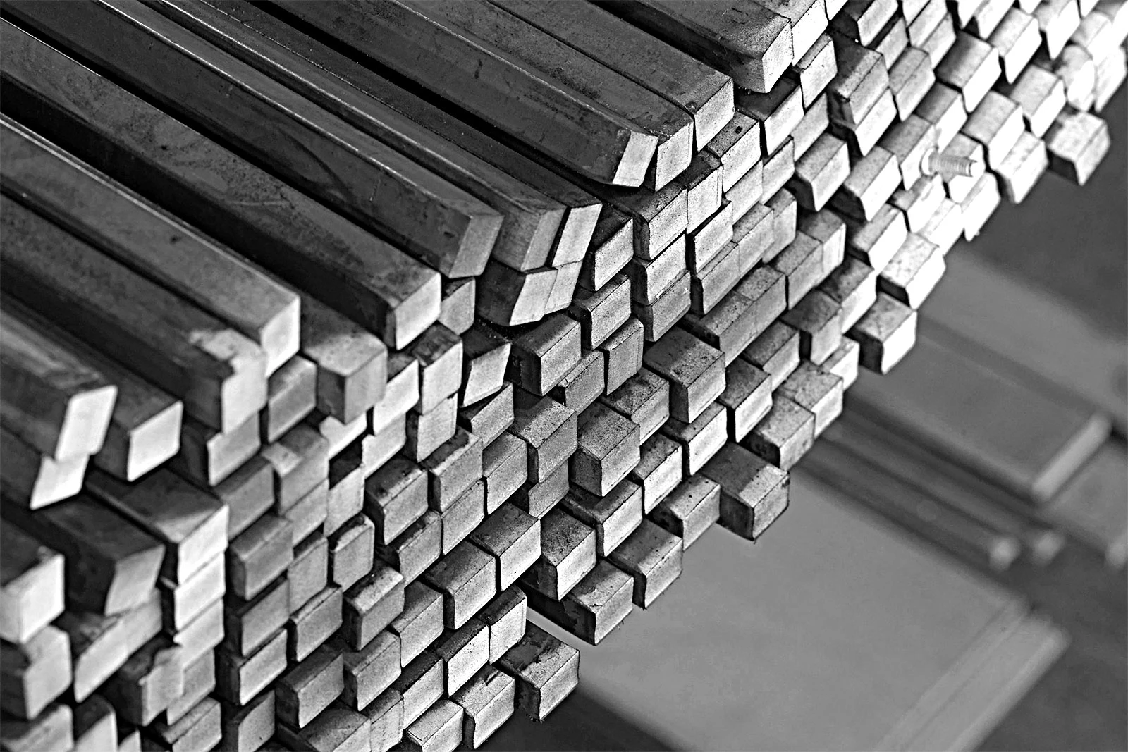 Особенности изделия металлического квадрата Особенности изделия металлического квадрата